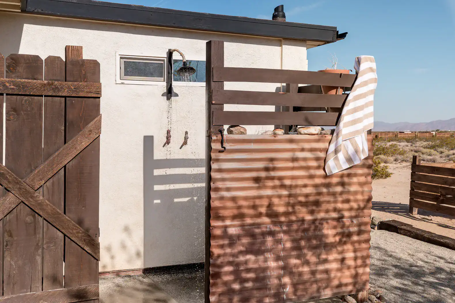 Blue Shadows (hot tub+piano) – photo 7