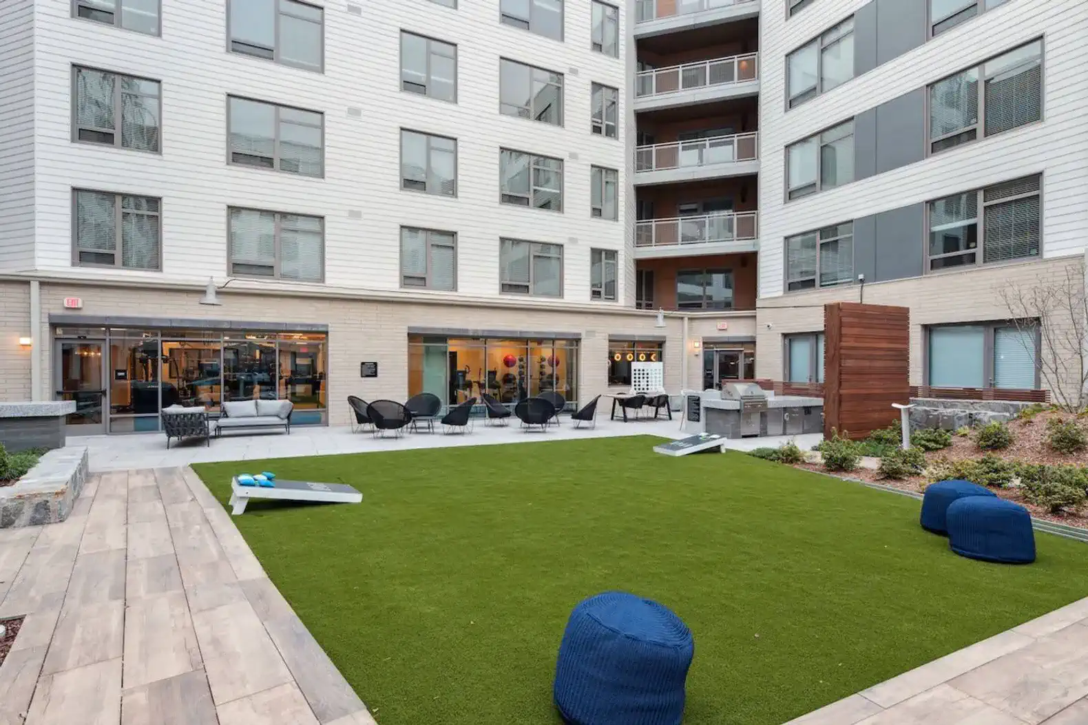 Colorful + Oak 2BR|Walk to Metro & Mall |Arlington