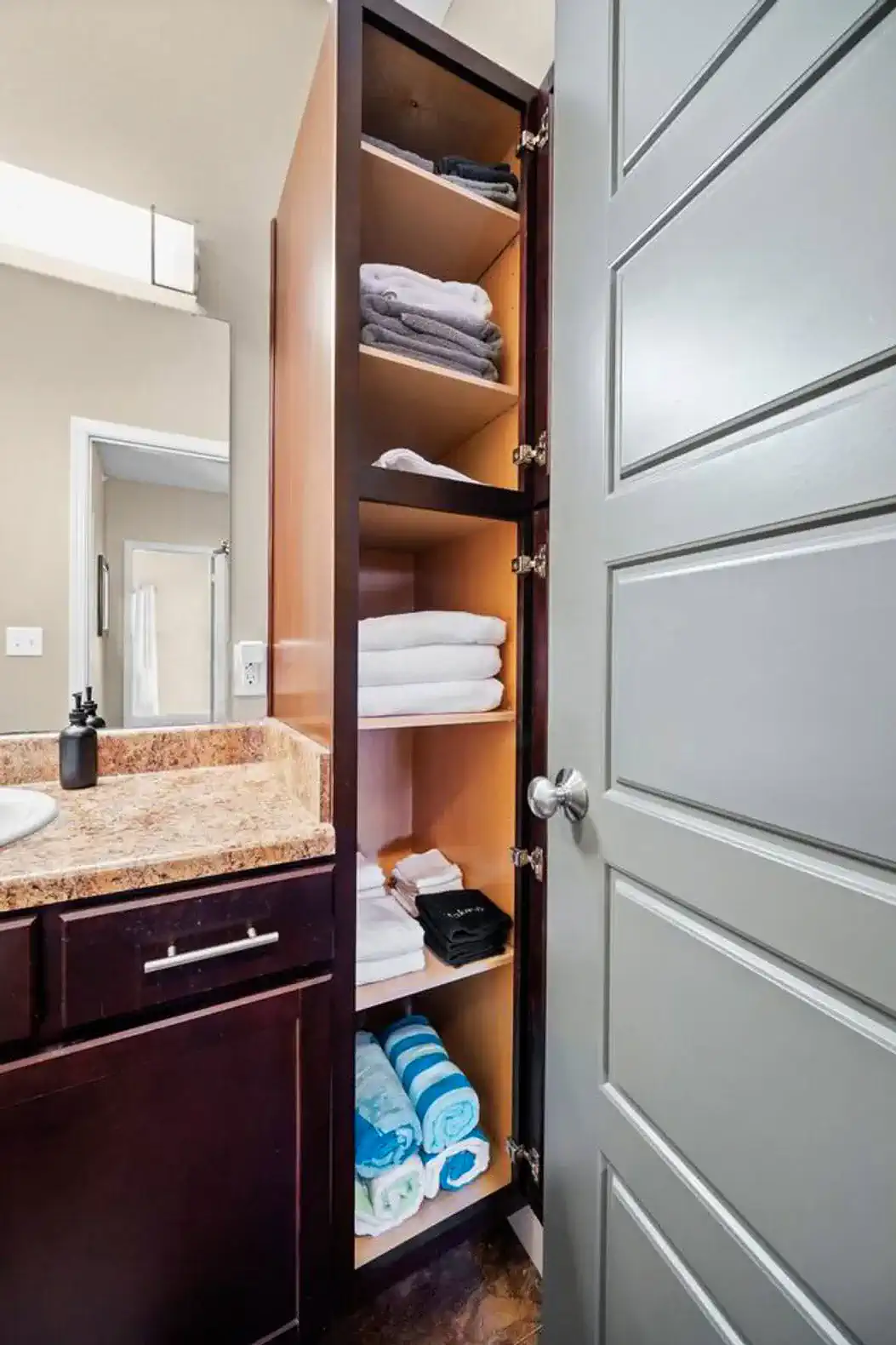 In the linen closet, there are provided body towels, hand towels, washcloths, hair wraps, makeup removal towels and more!