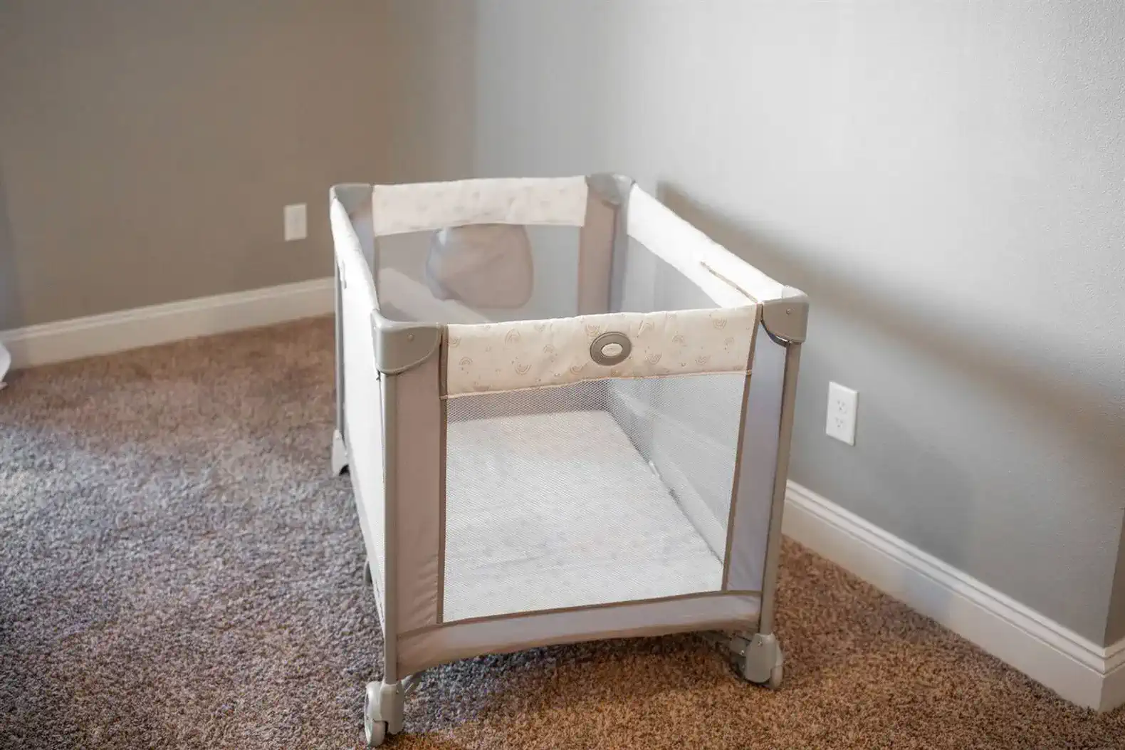 More perks to make your life easy!  A pack n' play, booster seat and foldable wagon are in the unit for your use!