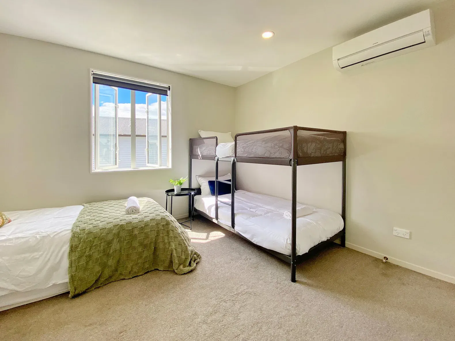 New Build Standalone Home Near Bruce Pulman Park — Auckland, Auckland — vacation rental