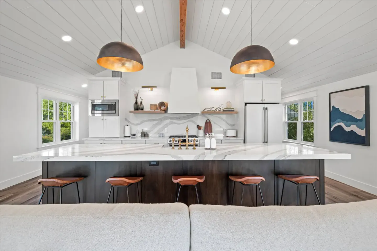 Casa de Diseño con Balcón Superior y Vistas al Lago – foto 2