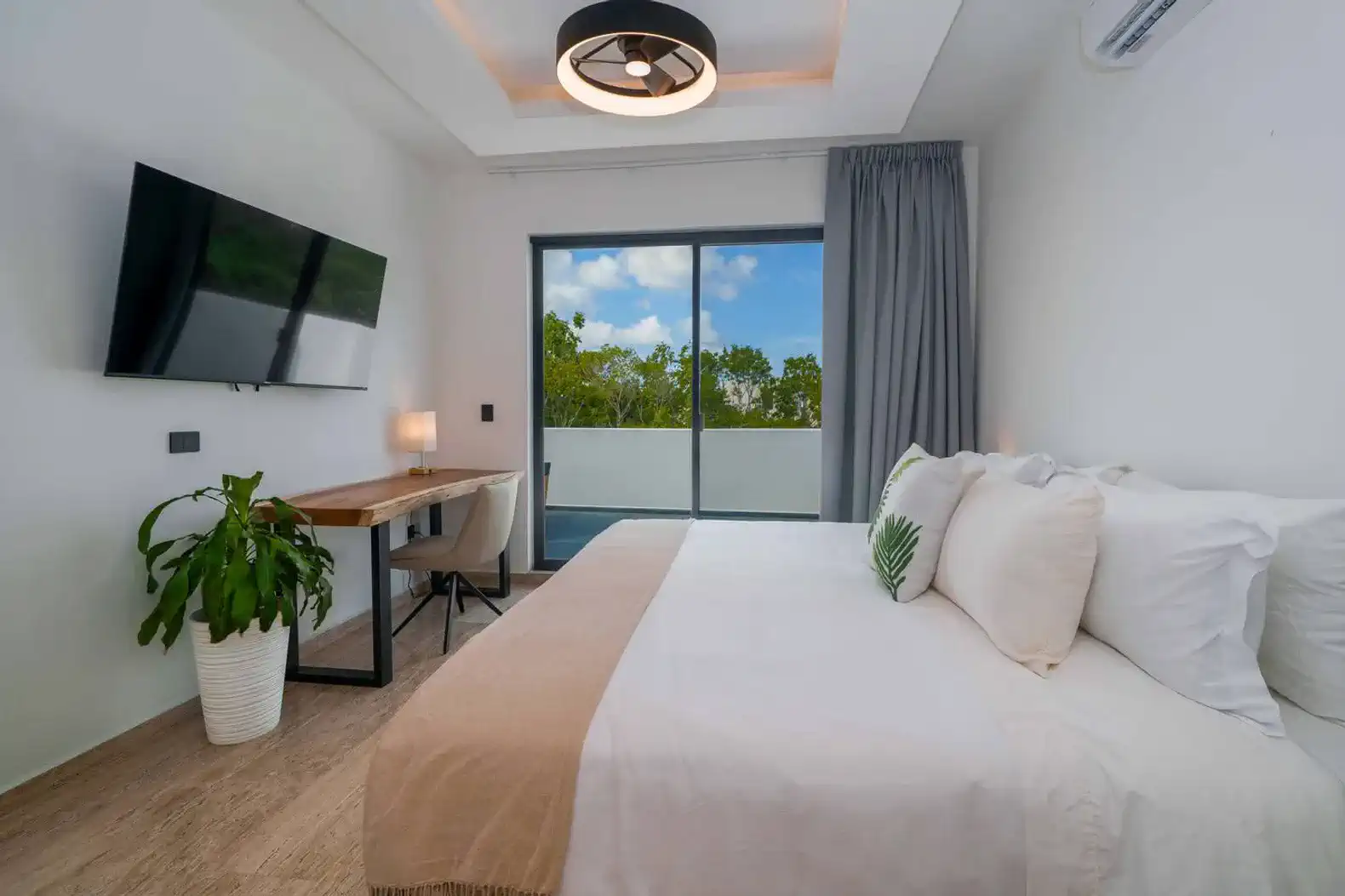 Shark Villa- 5 Bedroom- Heated Pool- Movie Theater β photo 31