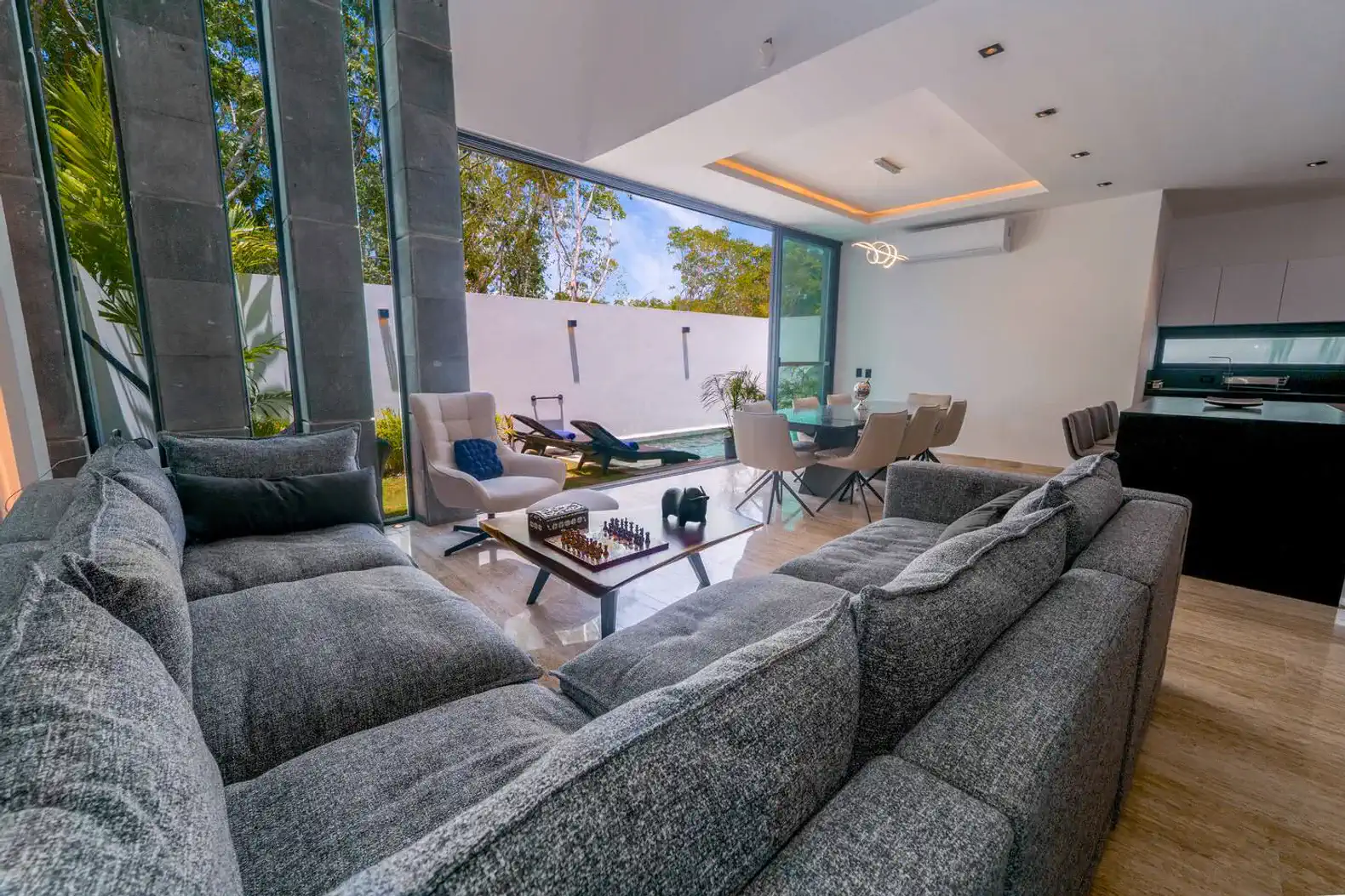 Shark Villa- 5 Bedroom- Heated Pool- Movie Theater β photo 10