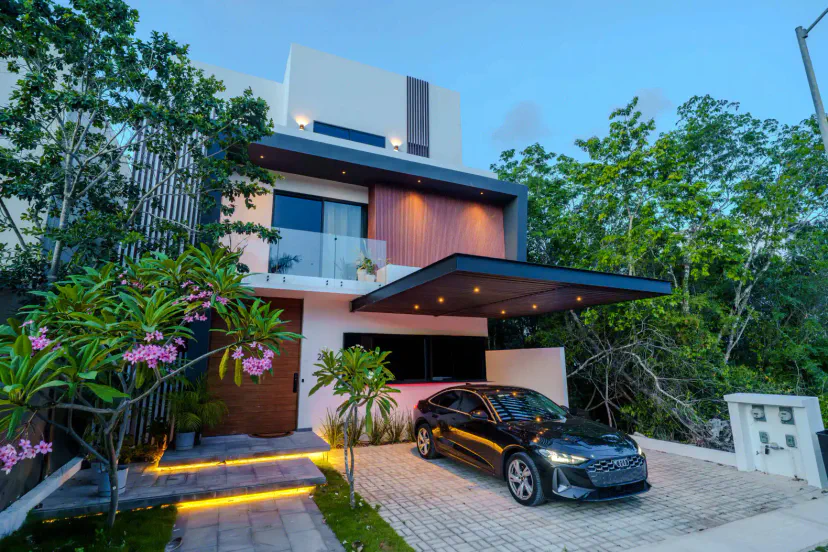 Spacious Luxury Accommodations for Large Groups