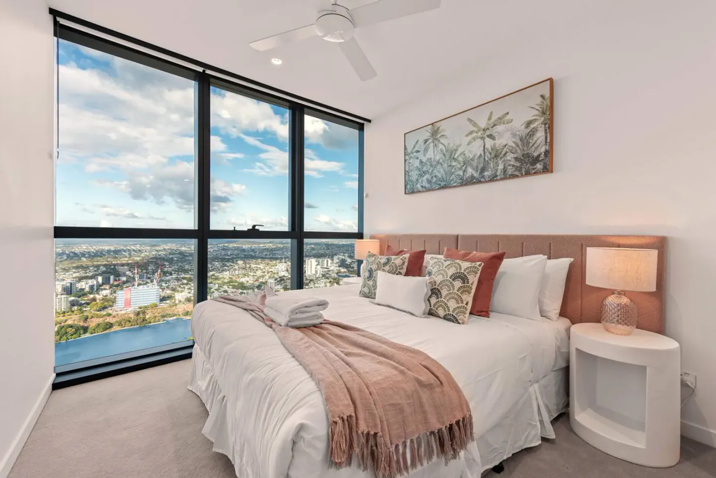 Queen's Wharf 1BR with View, pool and Free Parking - Apartment – photo 2
