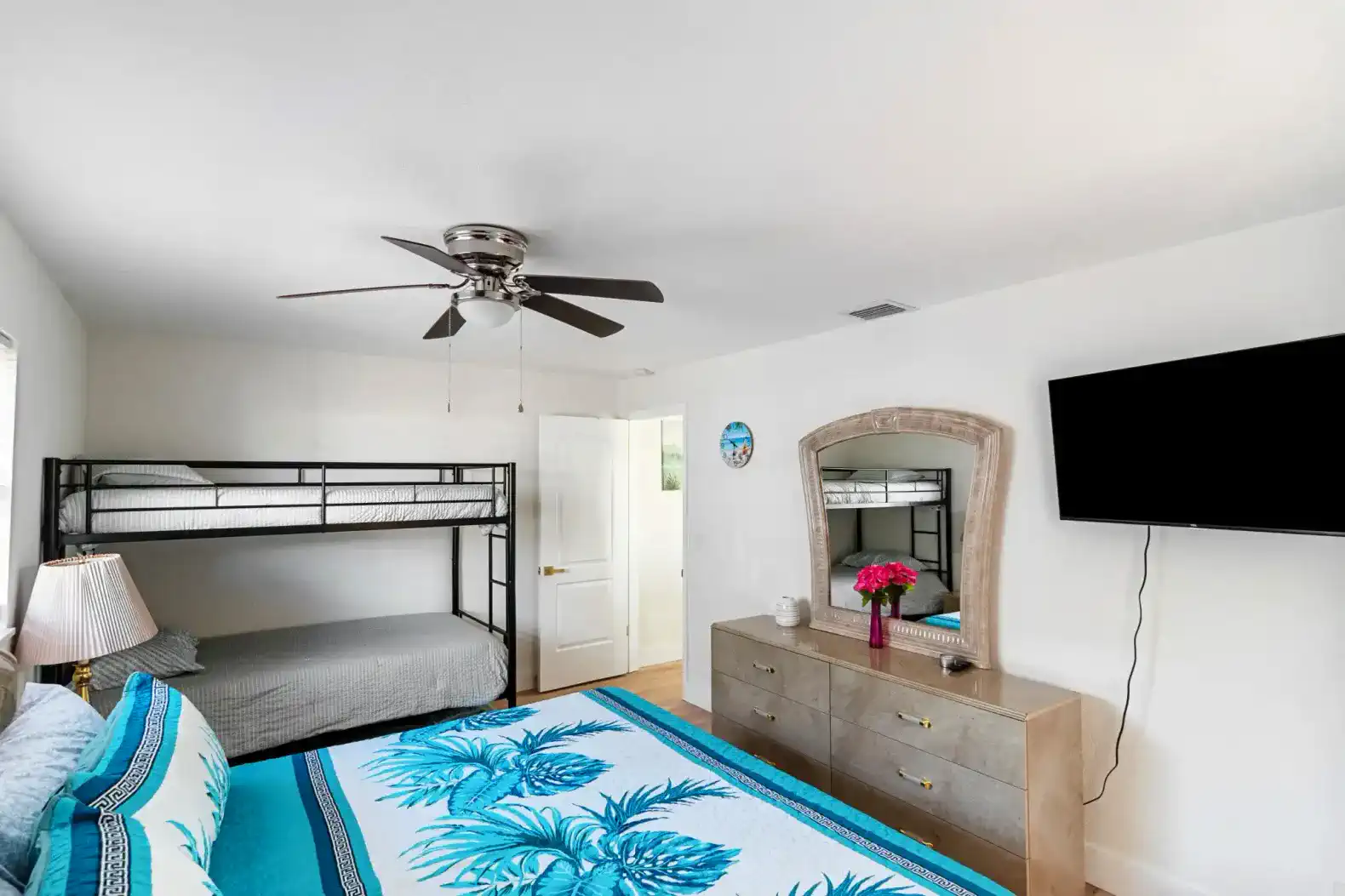 Largo Pool Home!  1 Mile to Beach photo 8