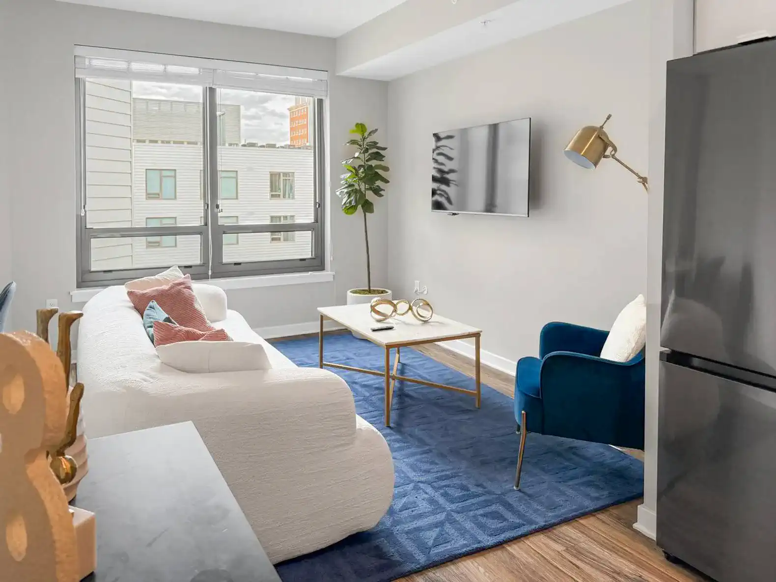 Chic & Cloudy 1BR | Arlington| Steps to Mall/Metro