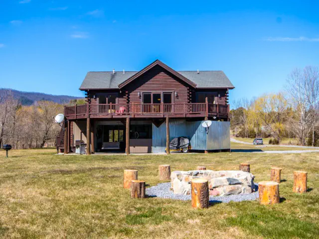 Photo of Poppy's Hideaway