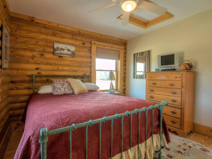 3rd bedroom with TV and beauitful view