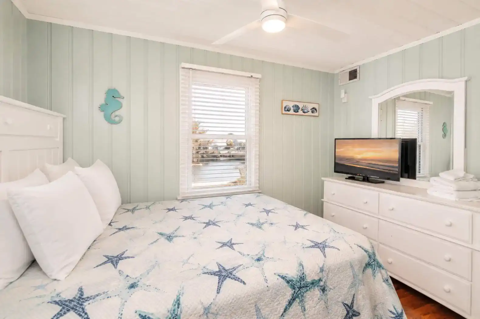 Bikini Bottom Queen Bedroom with private attached bathroom