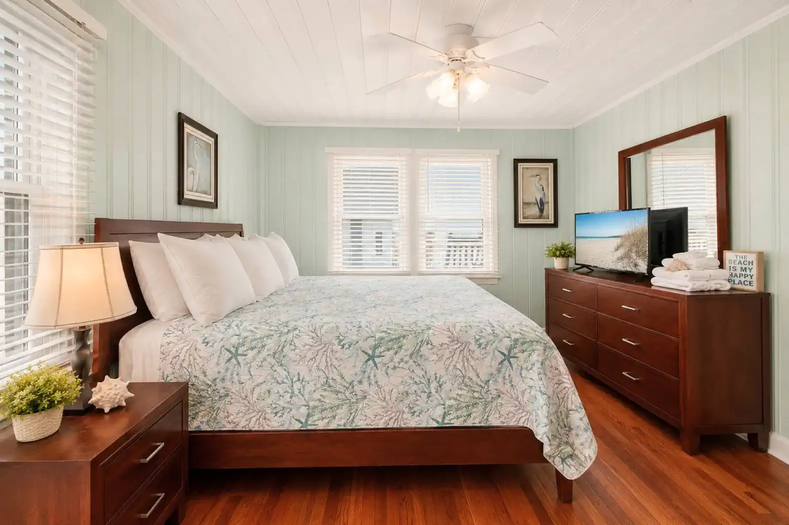 Bikini Bottom King Bedroom with attached bathroom