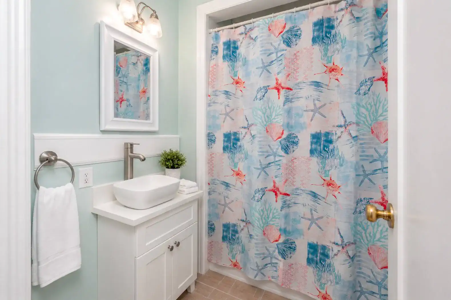 Bikini Top Queen Bedroom En Suite