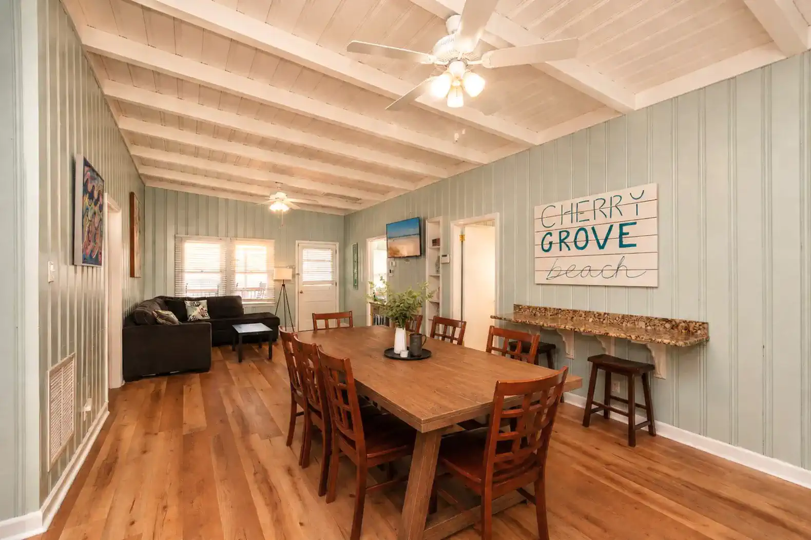 Large Living Room Area/Dining in Bikini Top