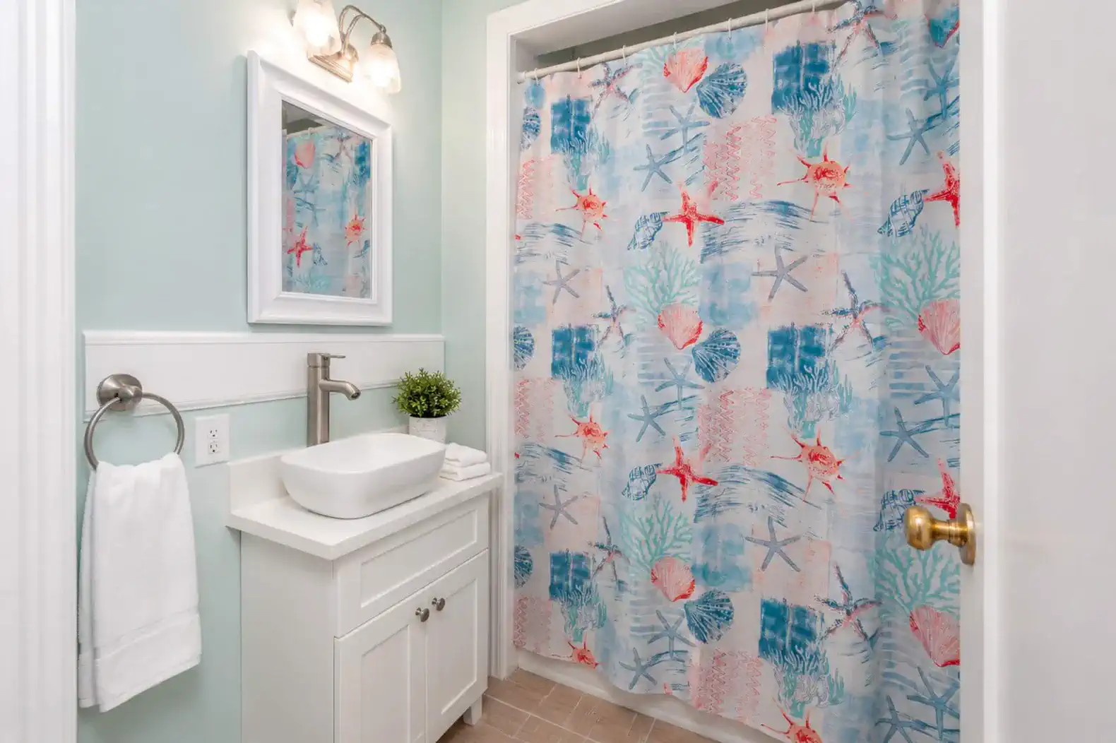 Bikini Bottom Queen Bathroom