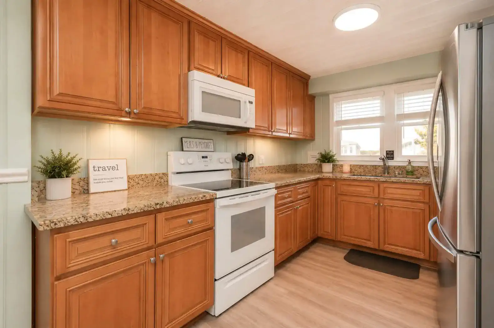 Bikini Top Kitchen, open to Dining Area