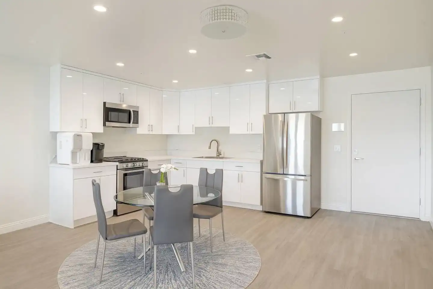 Comfortable 2BR/2BA Stay in Vibrant Koreatown – photo 3