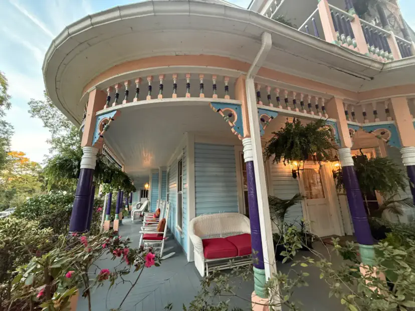 The round porch