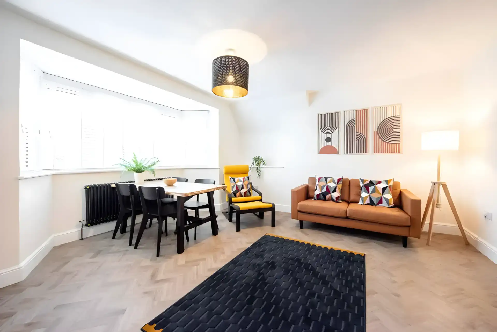 The Royal Serviced Apartments - 6 - First Floor - 2 Bedrooms - 1 Bathroom - Superking Bed - Parking - Fast Wi-Fi