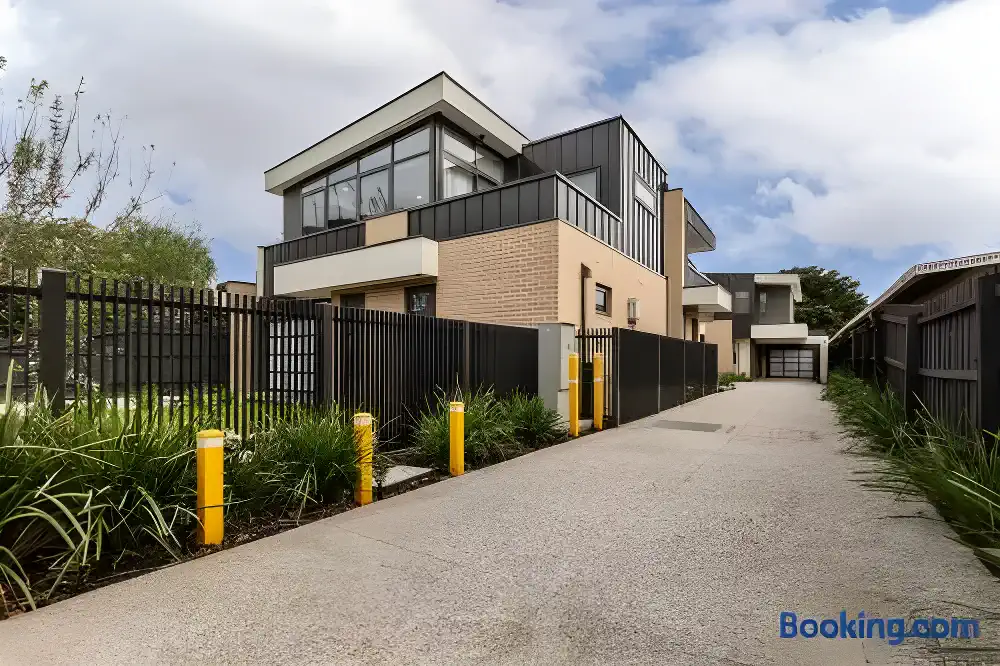 12BR Luxury Escape Near Beach