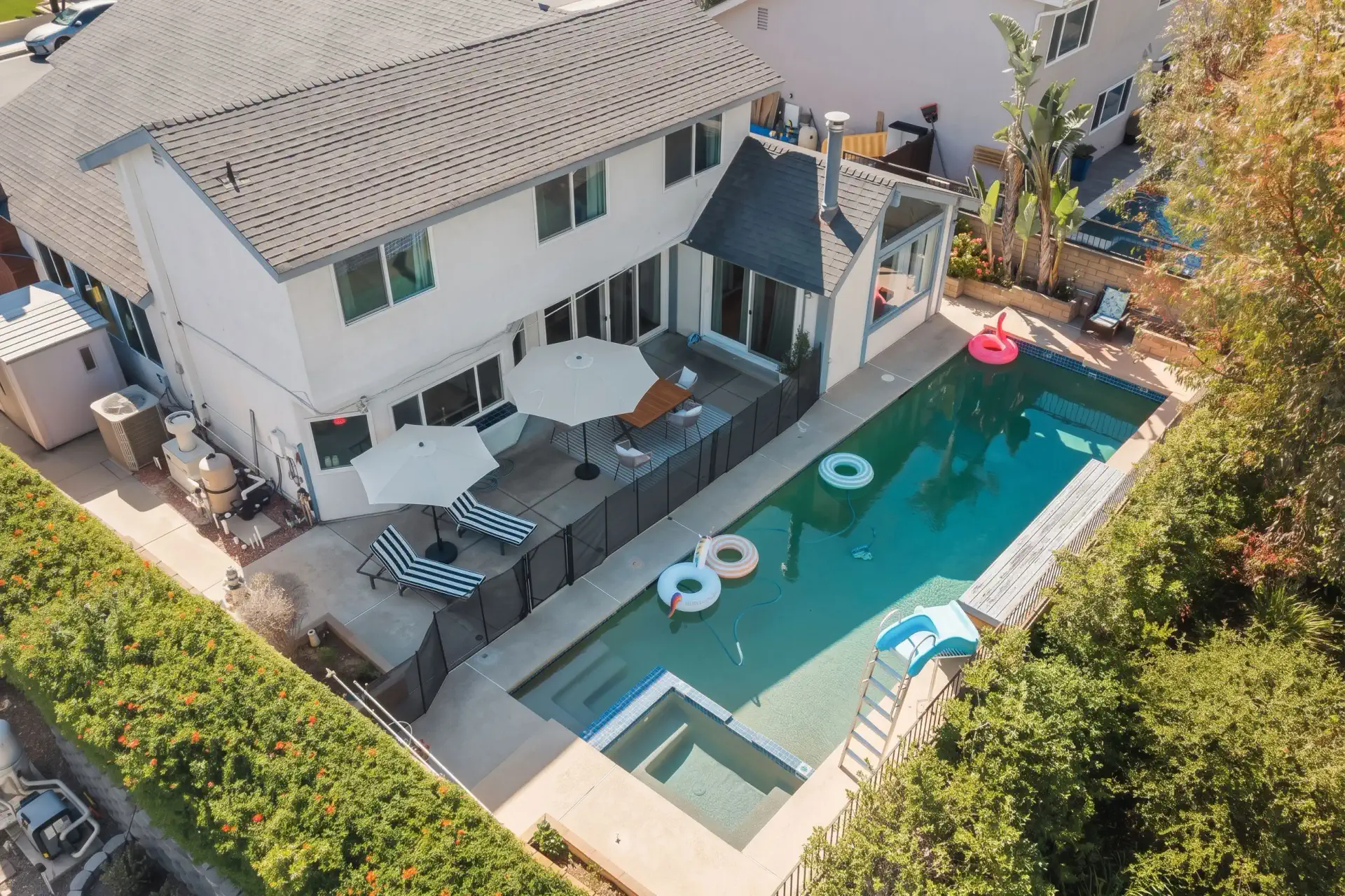 Das Charmante Poolside-Paradies. – Foto 1