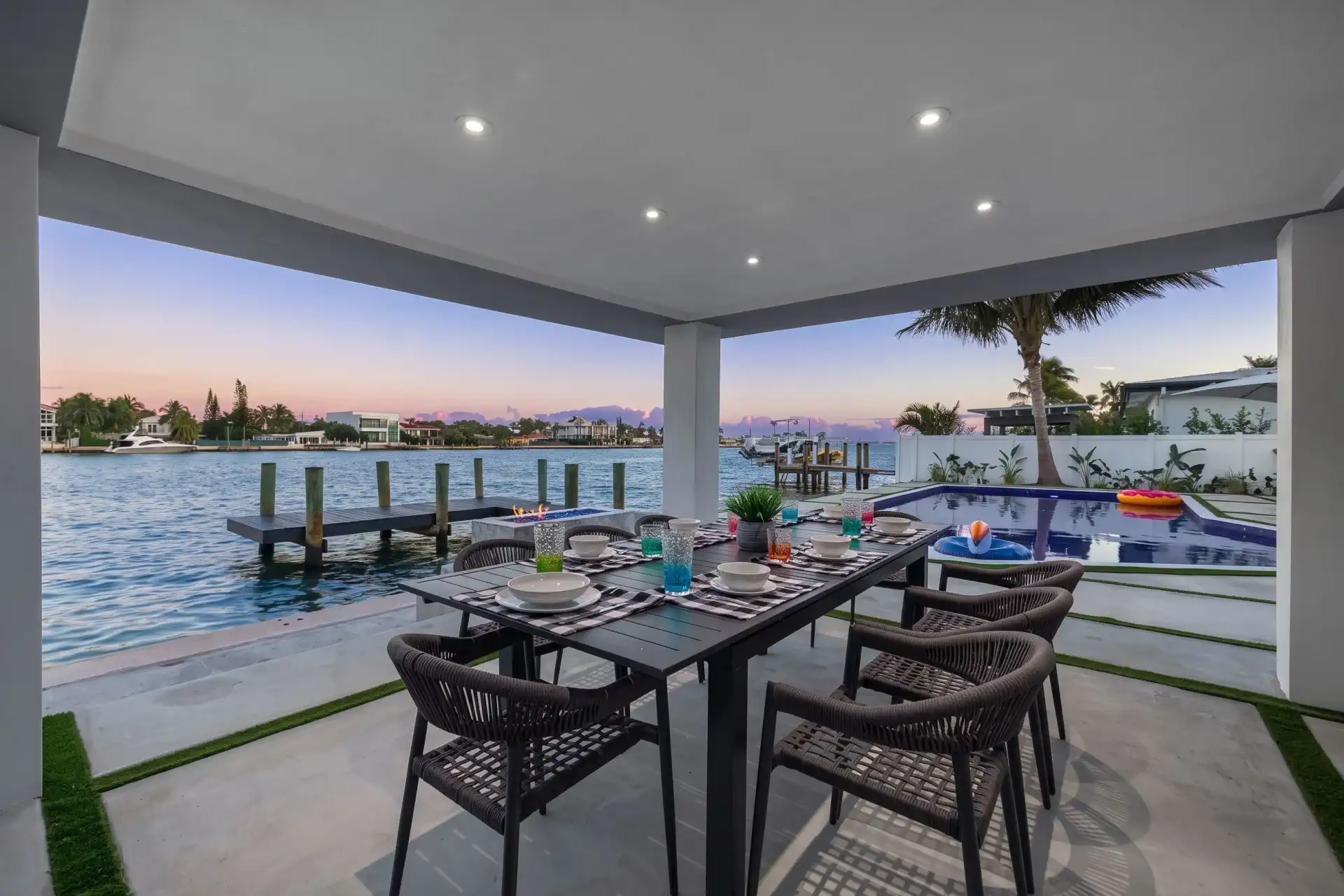 Waterfront Manor in Miami – photo 1