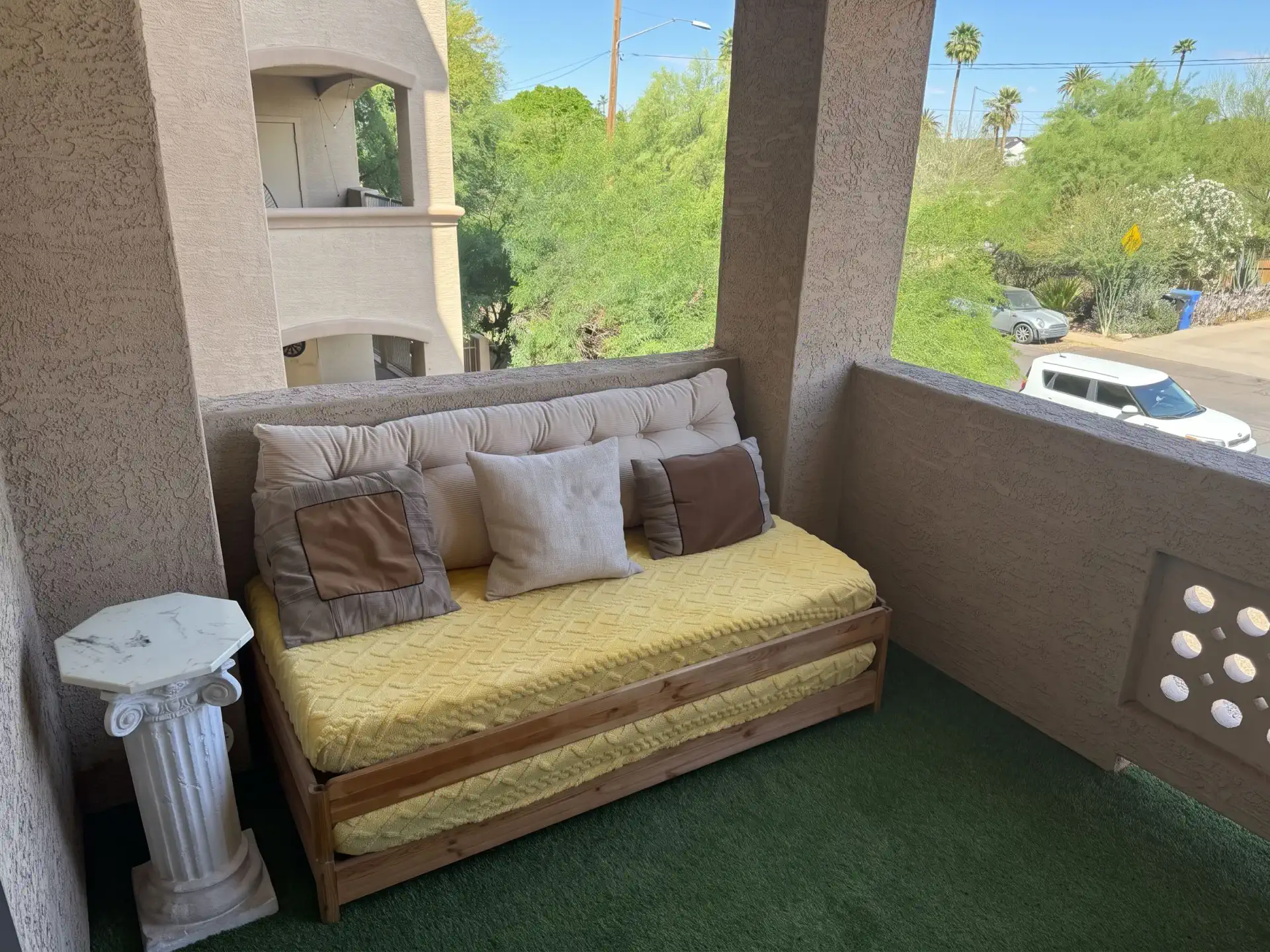 Midtown Mt Views Condo – photo 1