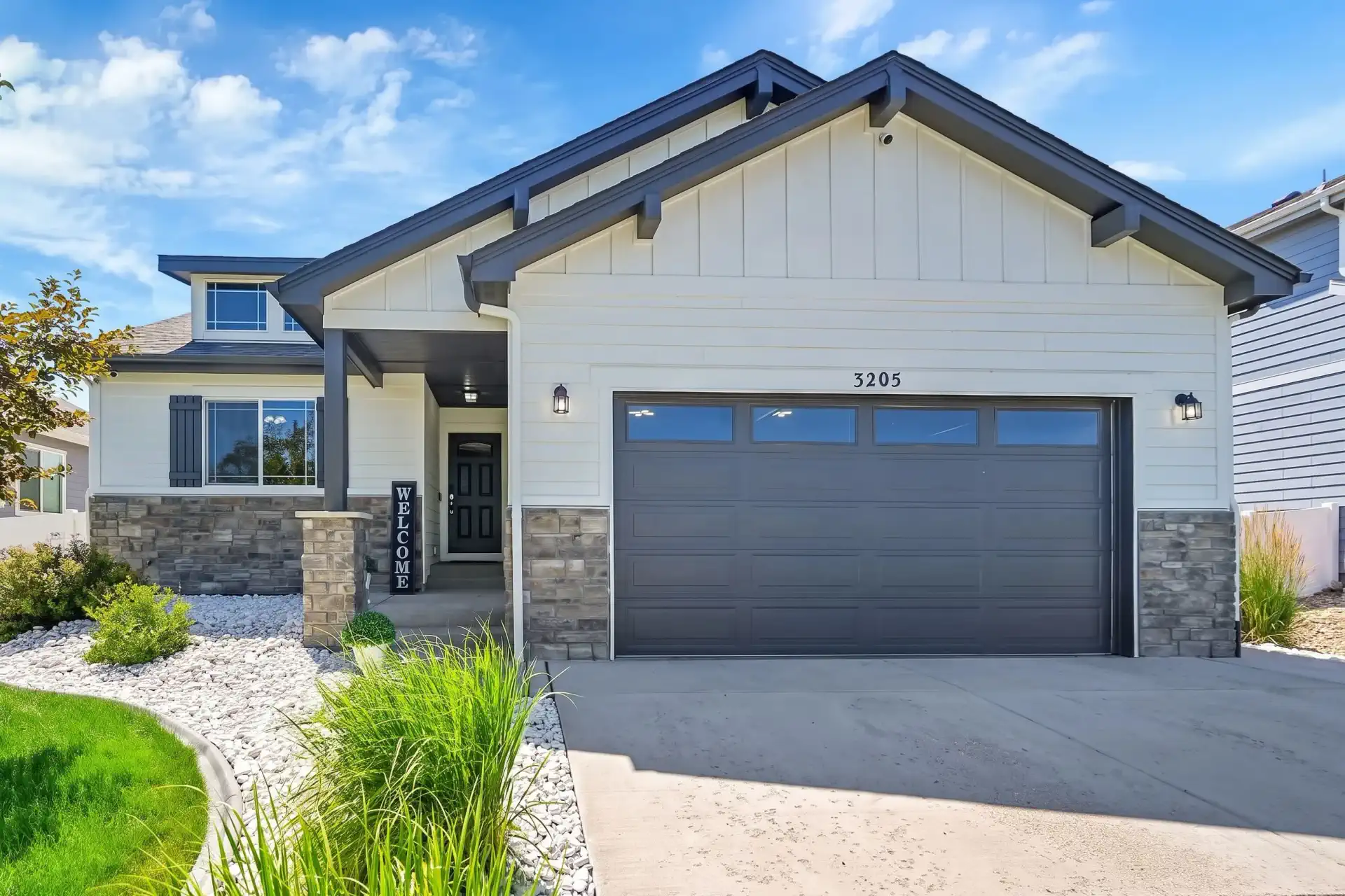 Modern Luxury Home Sleeps 10 – photo 1