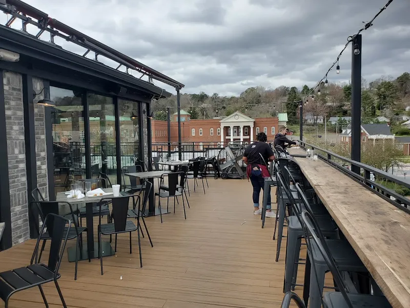 Local Dining Options for Romantic Evenings